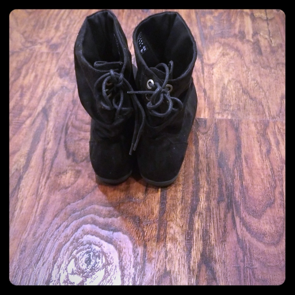 Women's suede short boots